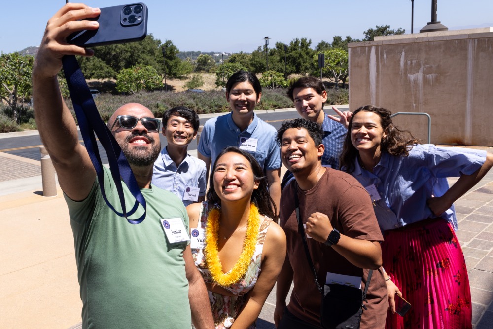 Soseikai alumni pose for a selfie on SUA's campus