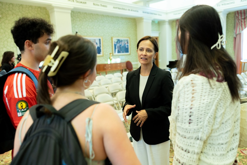 Dr. Mirian Vilela speaks with SUA students after the Global Citizen Award Ceremony