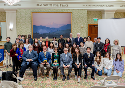 Group photo of attendees of the event commemorating Choose Hope, the dialogue between Daisaku Ikeda and David Krieger. Co-organized by the Soka Institute for Global Solutions and the Nuclear Age Peace Foundation.