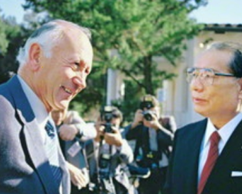 Ikeda engages in dialogues at the Calabasas campus