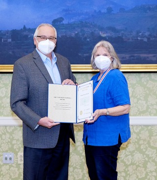 Ed Feasel and Wendy Harder holding SUA award certificate